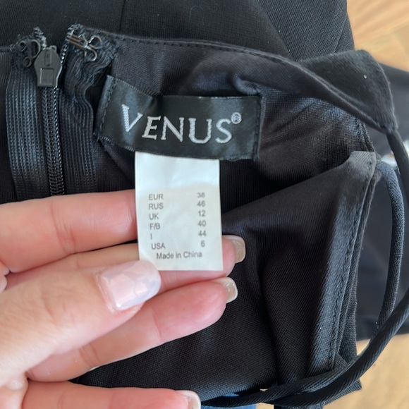 Dress - Picture 4 of 4